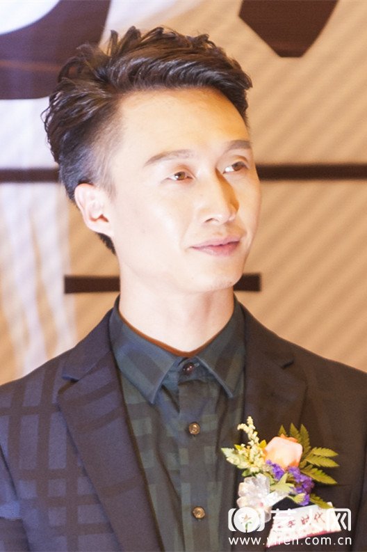 左伟晨